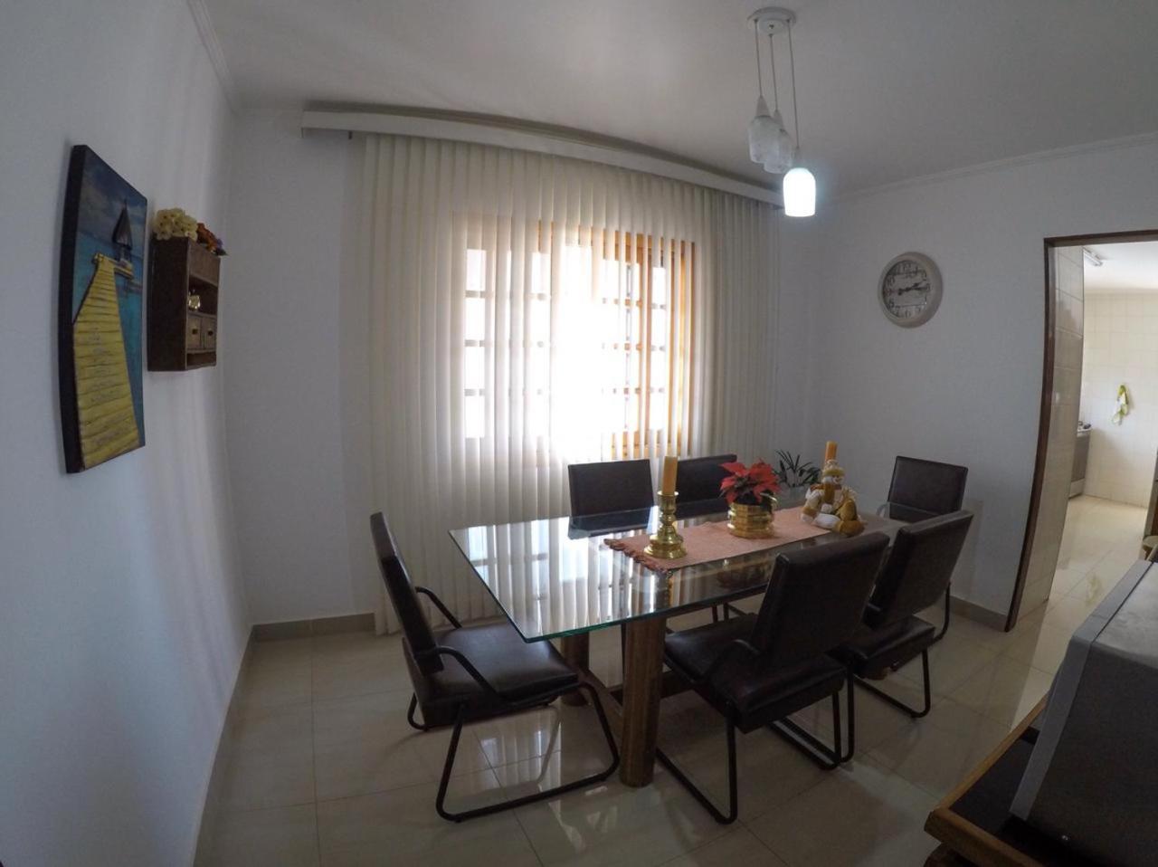 Corona Hostel Albergue *